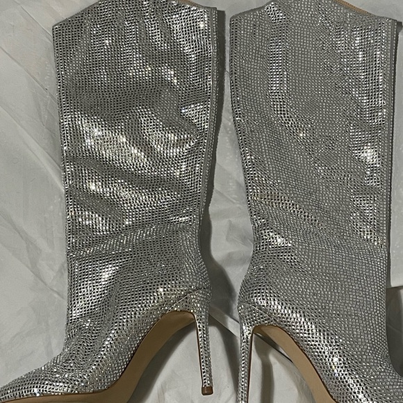 Steve Madden Violetta rhinestone women’s silver boots, new in box size 9.5 - Picture 3 of 13